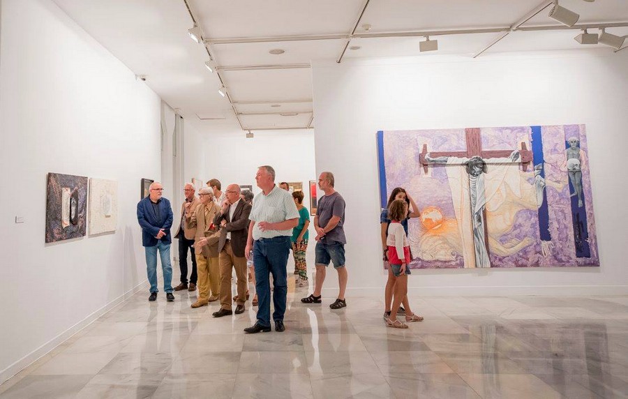 Vista de la exposición durante una visita guiada