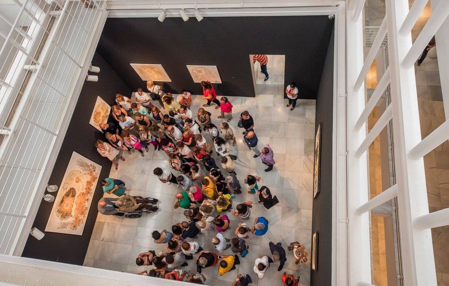 Vista de la exposición durante una visita guiada
