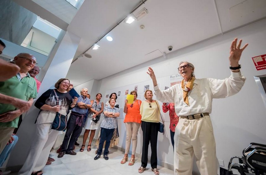 Vista de la exposición durante una visita guiada