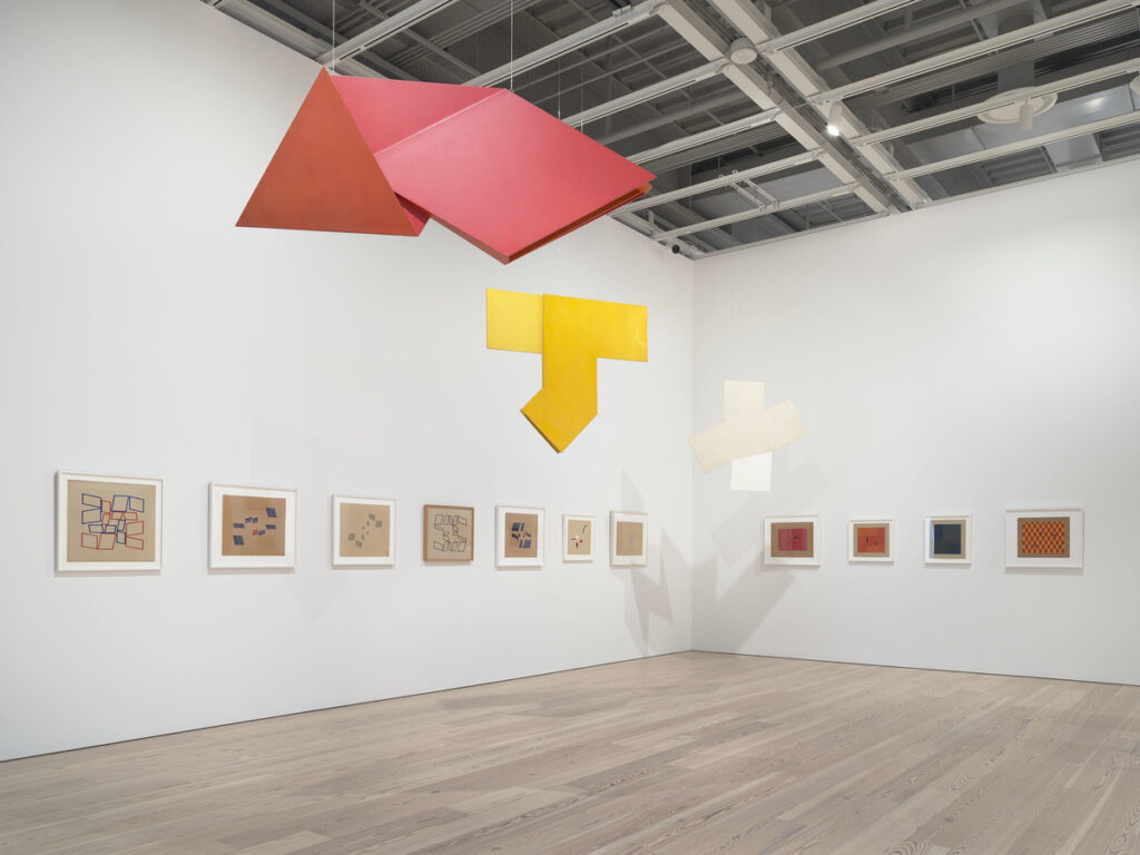 Vista de la exposición de Hélio Oiticica en el Whitney Museum of American Art