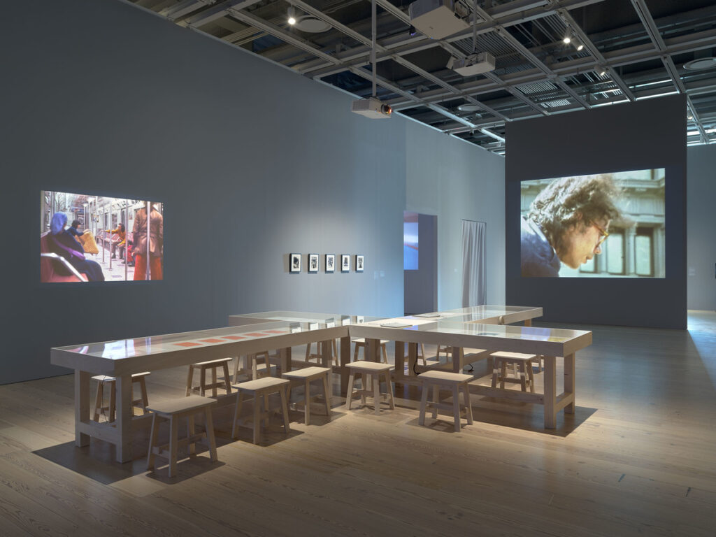 Vista de la exposición de Hélio Oiticica en el Whitney Museum of American Art